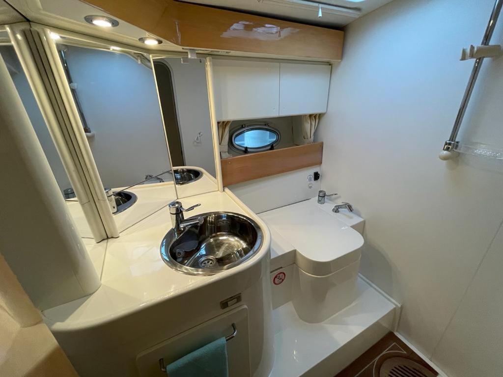 Cozy yacht lodge in Barcelona Sant Adria de Besos Exterior foto