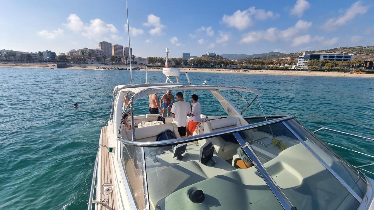 Cozy yacht lodge in Barcelona Sant Adria de Besos Exterior foto